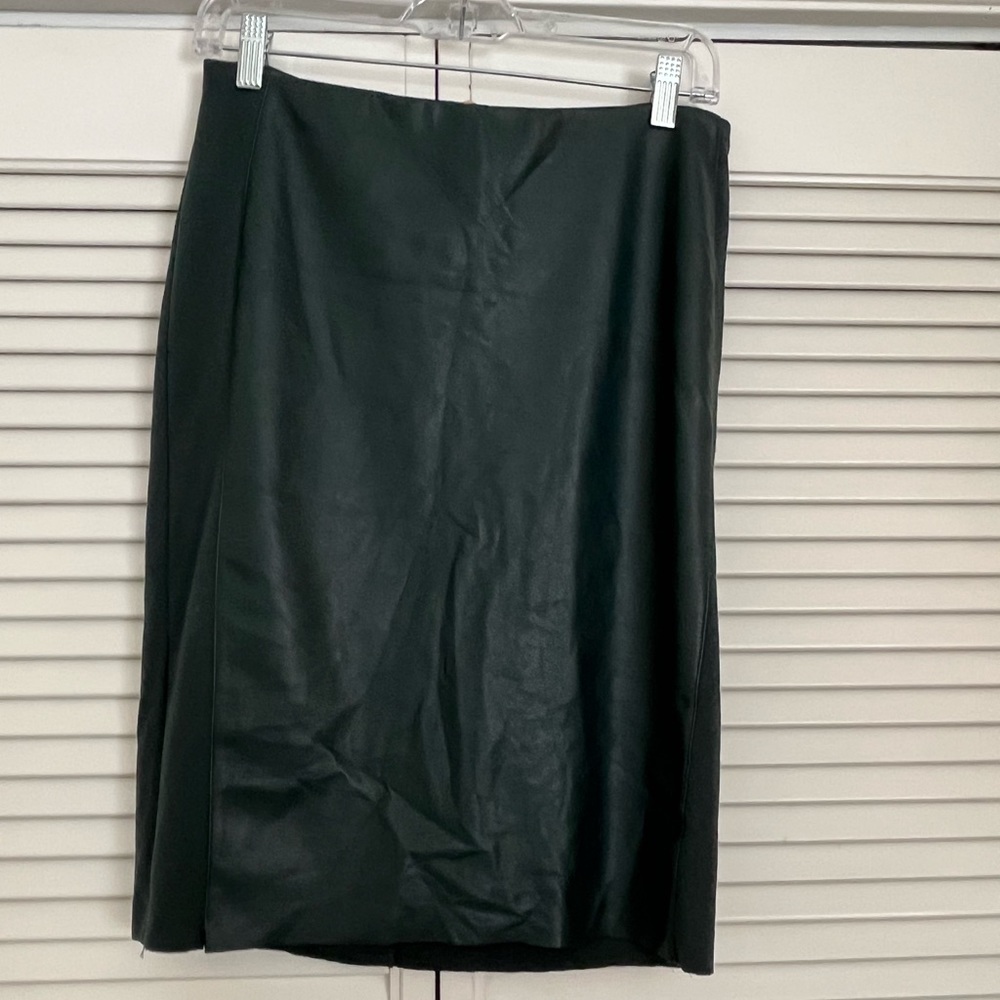 Bailey 44 nwot skirt size 6 leather front panel with knit side and back green